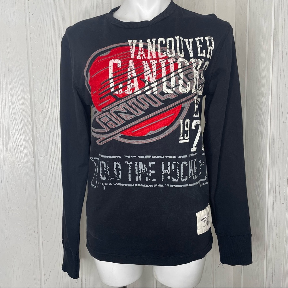 Old Time Hockey Vancouver Canucks L/S TeeSmall T-Shirt Black Distressed